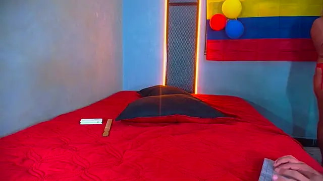 Snapshot of Hornyshow1 chatting on June 14, 3:25 pm Hornyshow1 online show from June 14, 3:25 pm