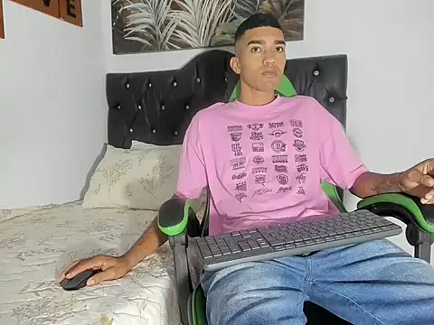 Snapshot of mauricio_smiith chatting on March 1, 2:02 am mauricio smiith online show from March 1, 2:02 am