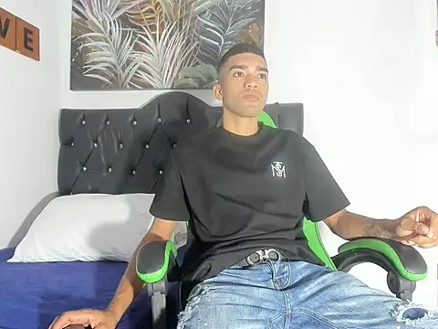 Snapshot of mauricio_smiith chatting on March 2, 2:14 am mauricio smiith online show from March 2, 2:14 am