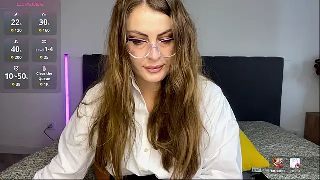LucyWillow online show from May 29, 8:23 am