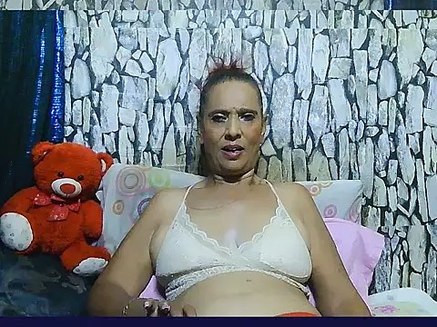 Snapshot of Hot_queen58 chatting on April 13, 4:45 pm Hot queen58 online show from April 13, 4:45 pm