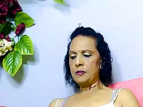 Snapshot of Hot_queen58 chatting on May 28, 6:49 pm Hot queen58 online show from May 28, 6:49 pm