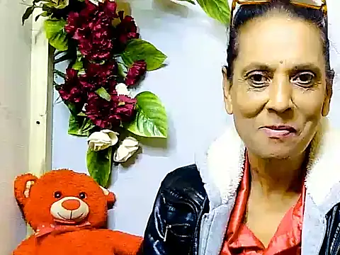 Snapshot of Hot_queen58 chatting on June 10, 6:01 am Hot queen58 online show from June 10, 6:01 am