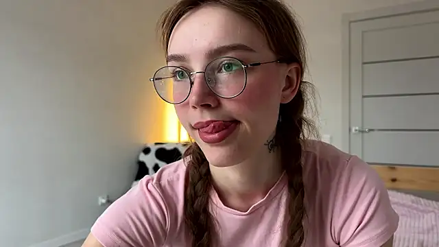 Lolatatee online show from March 26, 4:07 am