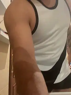 Snapshot of alexandeerr1986 chatting on April 13, 6:02 pm alexandeerr1986 online show from April 13, 6:02 pm