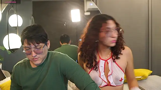 Mia and Belmonth online show from March 21, 7:06 pm