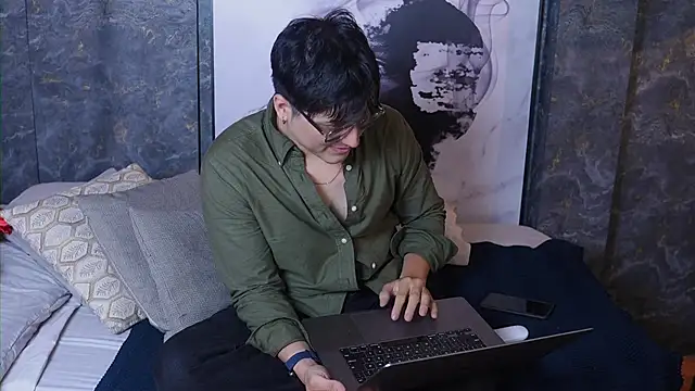 Mia and Belmonth online show from April 13, 6:46 pm