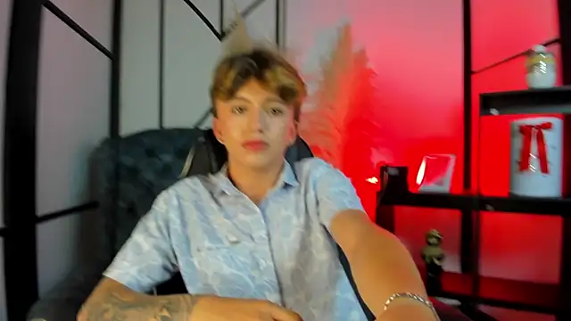 Snapshot of ManuelPiper_ chatting on March 1, 9:06 pm ManuelPiper online show from March 1, 9:06 pm