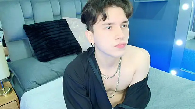 hollannd  online show from April 7, 1:00 pm