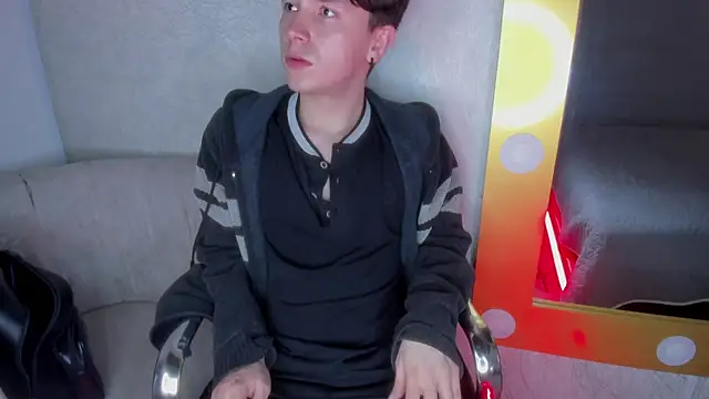 Snapshot of hollannd_ chatting on June 20, 12:30 pm hollannd online show from June 20, 12:30 pm