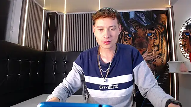  Santi2 online show from March 4, 8:59 pm