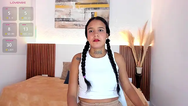 Snapshot of Tiana_Glow2 chatting on June 2, 10:01 pm Tiana Glow2 online show from June 2, 10:01 pm
