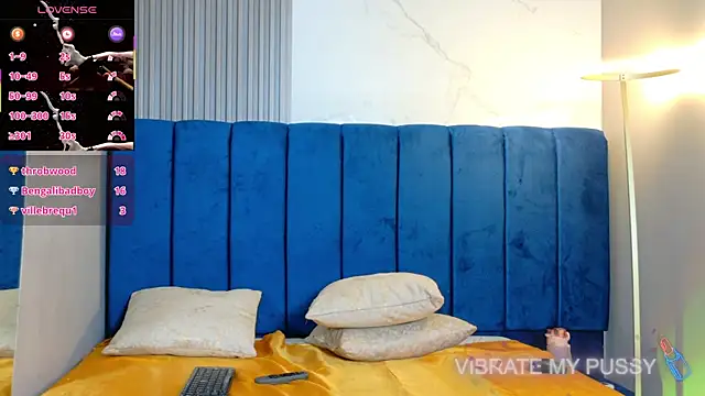 Snapshot of TONINAHAZE_CR chatting on March 2, 5:08 am TONINAHAZE CR online show from March 2, 5:08 am