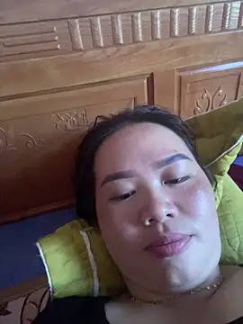 Snapshot of E-ll-A01 chatting on March 1, 5:53 am E-ll-A01 online show from March 1, 5:53 am