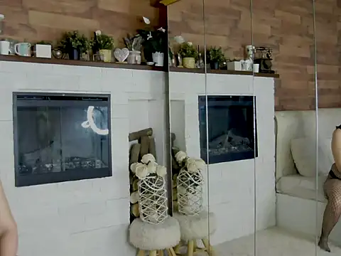 Snapshot of EveHart chatting on March 3, 5:13 am EveHart online show from March 3, 5:13 am