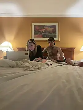 Darkcrowncouple online show from February 28, 1:45 pm