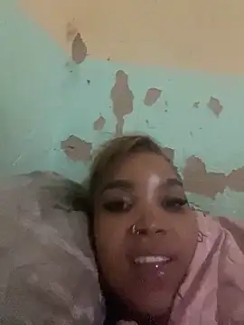 Snapshot of friendlybitch22 chatting on April 11, 2:38 am friendlybitch22 online show from April 11, 2:38 am