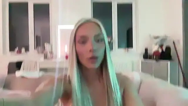 Snapshot of Naughtyblondex chatting on May 14, 10:38 pm Naughtyblondex online show from May 14, 10:38 pm