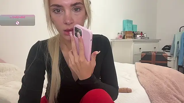 Naughtyblondex online show from July 17, 8:14 pm