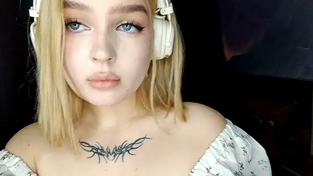 Snapshot of OkHaven chatting on February 28, 4:19 pm OkHaven online show from February 28, 4:19 pm