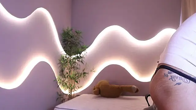 Liorenvyx  online show from May 6, 5:40 pm