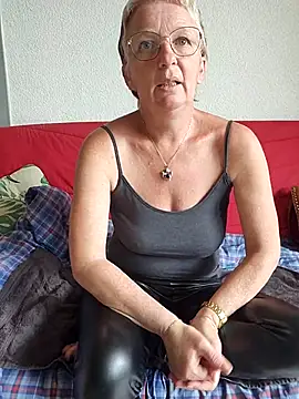 lescoquinsdu40 online show from April 2, 12:25 pm