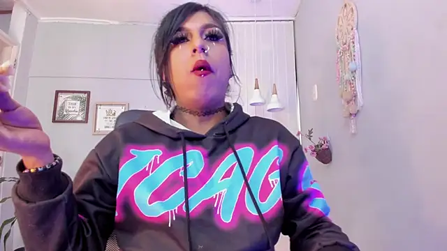 Nahomy Collins  online show from March 25, 7:20 pm