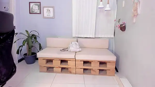 Nahomy Collins  online show from March 26, 7:52 pm