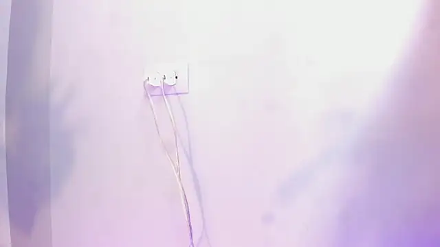 Nahomy Collins  online show from April 1, 7:55 pm