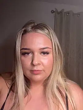 Snapshot of Goldieluxe chatting on March 1, 12:34 am Goldieluxe online show from March 1, 12:34 am