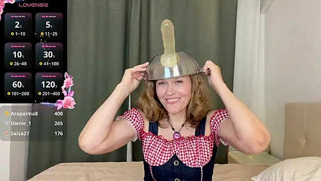 Snapshot of Lizacams chatting on June 15, 5:04 pm Lizacams online show from June 15, 5:04 pm