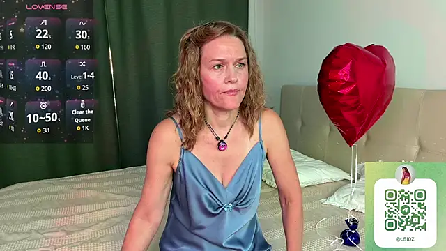 Snapshot of Lizacams chatting on July 15, 4:12 pm Lizacams online show from July 15, 4:12 pm