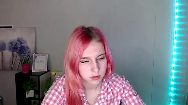 Scarlett lil online show from April 3, 7:28 am