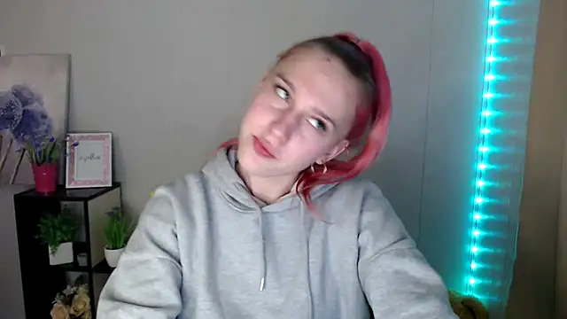 Scarlett lil online show from April 18, 7:34 am