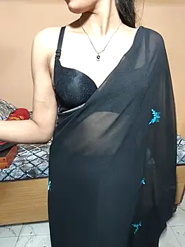 Glow Queen online show from March 23, 6:01 pm