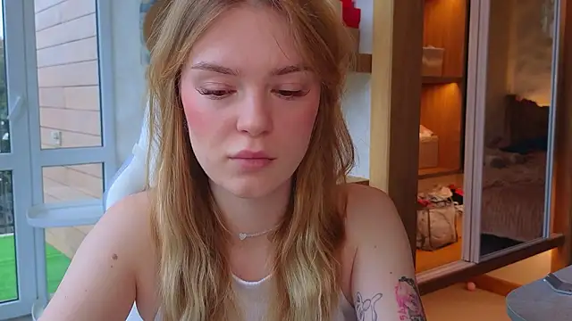 cyberl0ve  online show from March 27, 2:39 pm