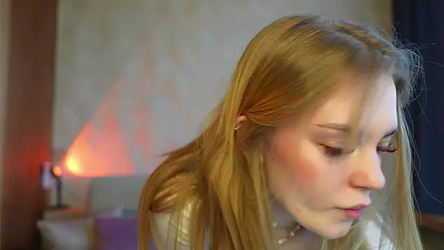 cyberl0ve  online show from April 5, 3:42 pm