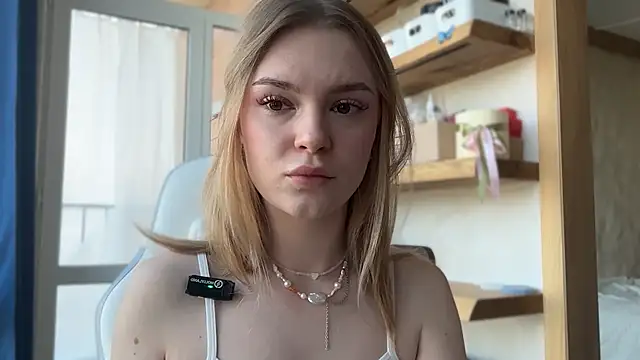 cyberl0ve  online show from April 21, 11:05 am