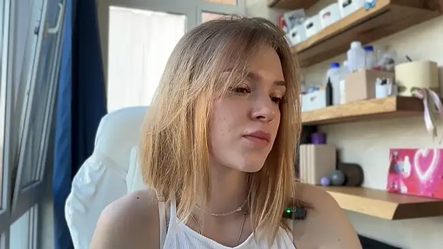 Snapshot of cyberl0ve_ chatting on June 6, 11:37 am cyberl0ve online show from June 6, 11:37 am