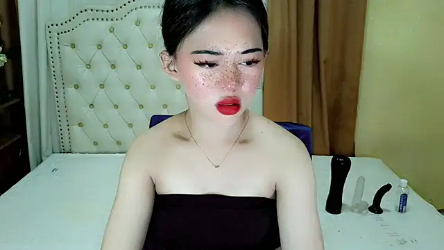 Snapshot of Seductive_sophie chatting on July 8, 2:05 am Seductive sophie online show from July 8, 2:05 am