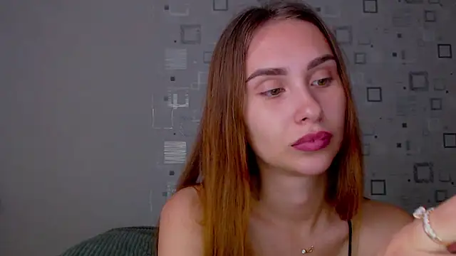 yourameliaa online show from June 3, 6:02 pm
