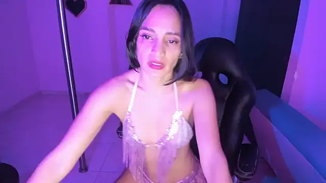 Snapshot of doll_katiuska chatting on June 14, 12:51 pm doll katiuska online show from June 14, 12:51 pm