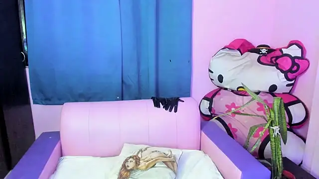 Snapshot of doll_katiuska chatting on June 25, 12:09 pm doll katiuska online show from June 25, 12:09 pm