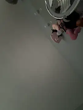 BeeMay22 online show from March 4, 11:38 am