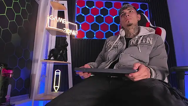 Max Hader  online show from March 24, 3:33 am