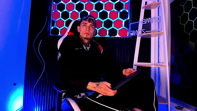 Max Hader  online show from April 13, 3:12 am