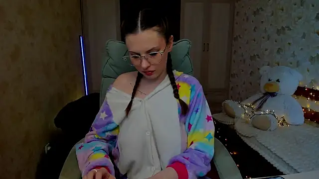 LoraTempt online show from April 16, 7:31 am