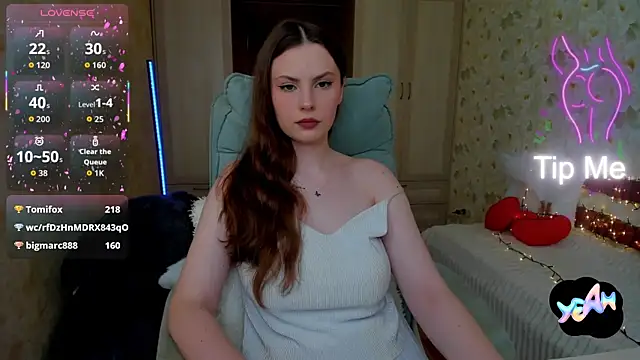 LoraTempt online show from June 4, 4:13 pm