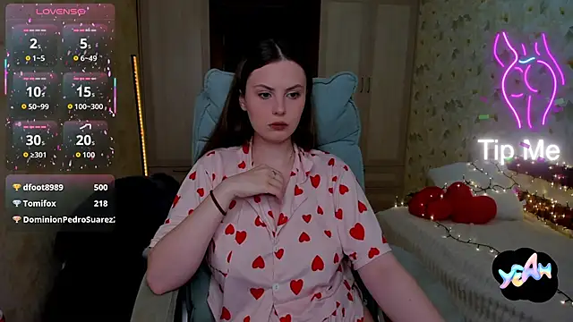 LoraTempt online show from June 7, 4:33 pm