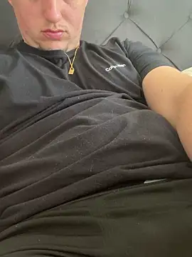 Snapshot of vinizinhot chatting on March 2, 12:01 pm vinizinhot online show from March 2, 12:01 pm